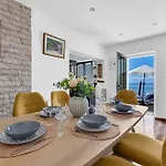 Stonehouse Vila *