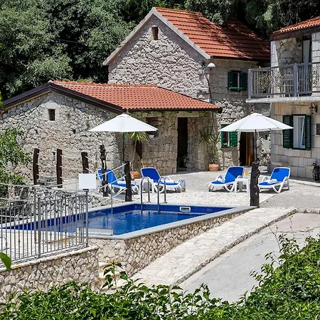 Stonehouse Vila