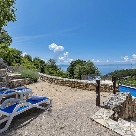 Stonehouse * Makarska