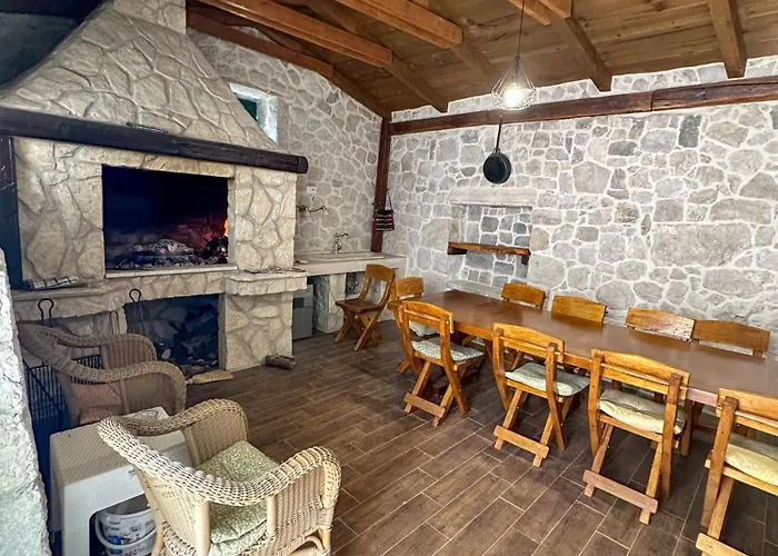 别墅 Stonehouse 马卡尔斯卡