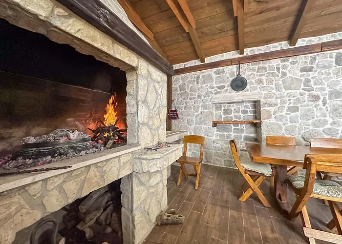 Stonehouse 马卡尔斯卡