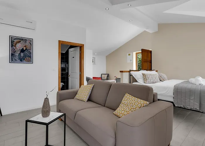 Stonehouse 马卡尔斯卡