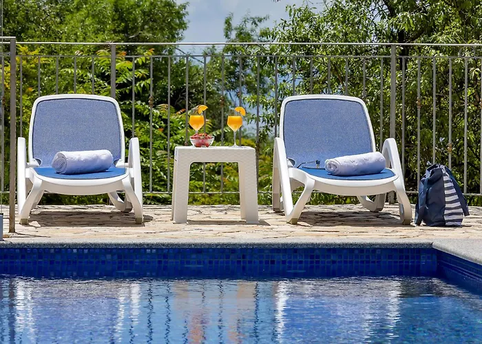 Stonehouse 马卡尔斯卡