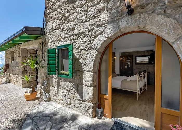 Stonehouse 马卡尔斯卡